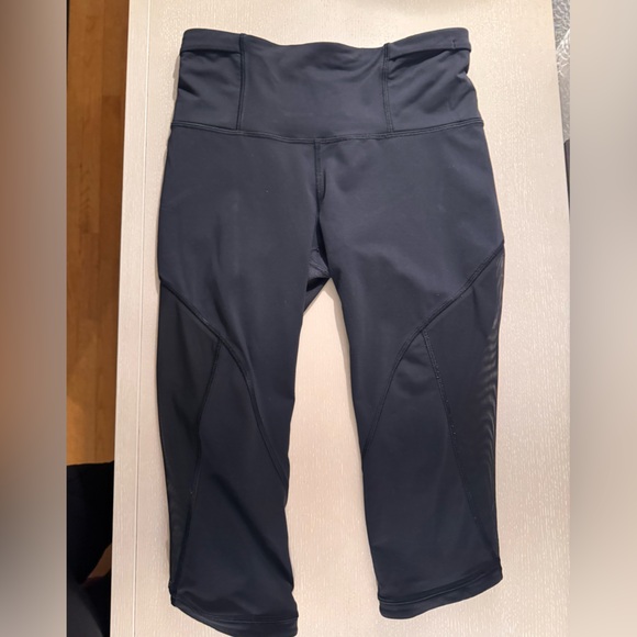 lululemon athletica Pants - Lululemon Cropped Legging